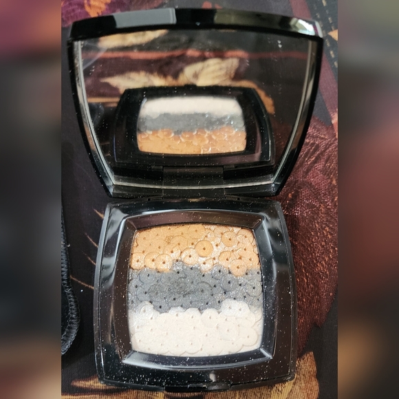 Limited Edition Chanel Lumiere D’artifices iridescent powder eyes cheeks Sequin - Picture 5 of 7